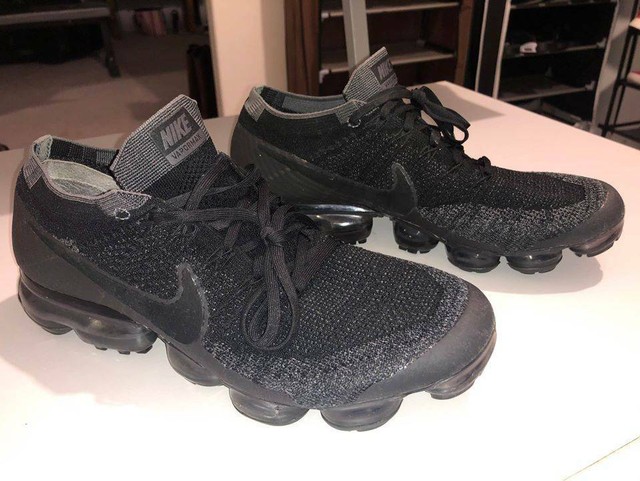 triple black vapormax 1.0